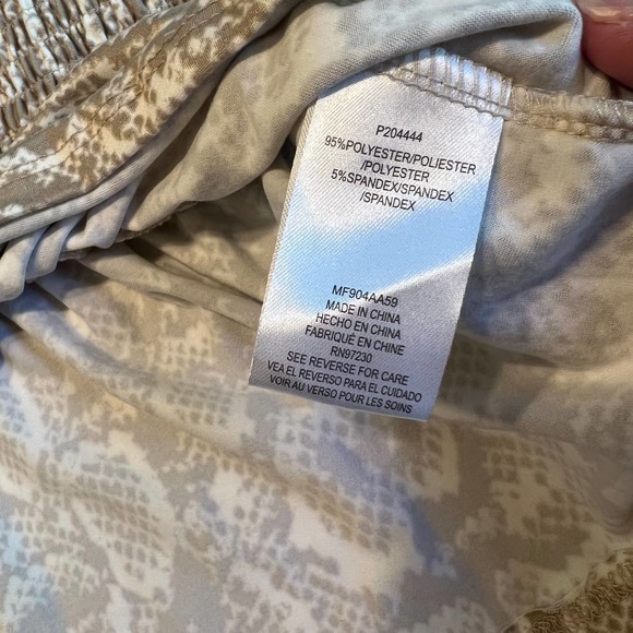 Absolutely Famous Womens Animal Print  Blouse‎ Cut Out Shoulder Size Small - Picture 3 of 11